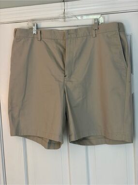 LL Bean Men’s Plain Front Khaki Shorts